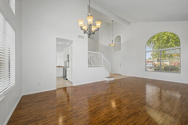 Building Photo - 1513 W Lark Dr