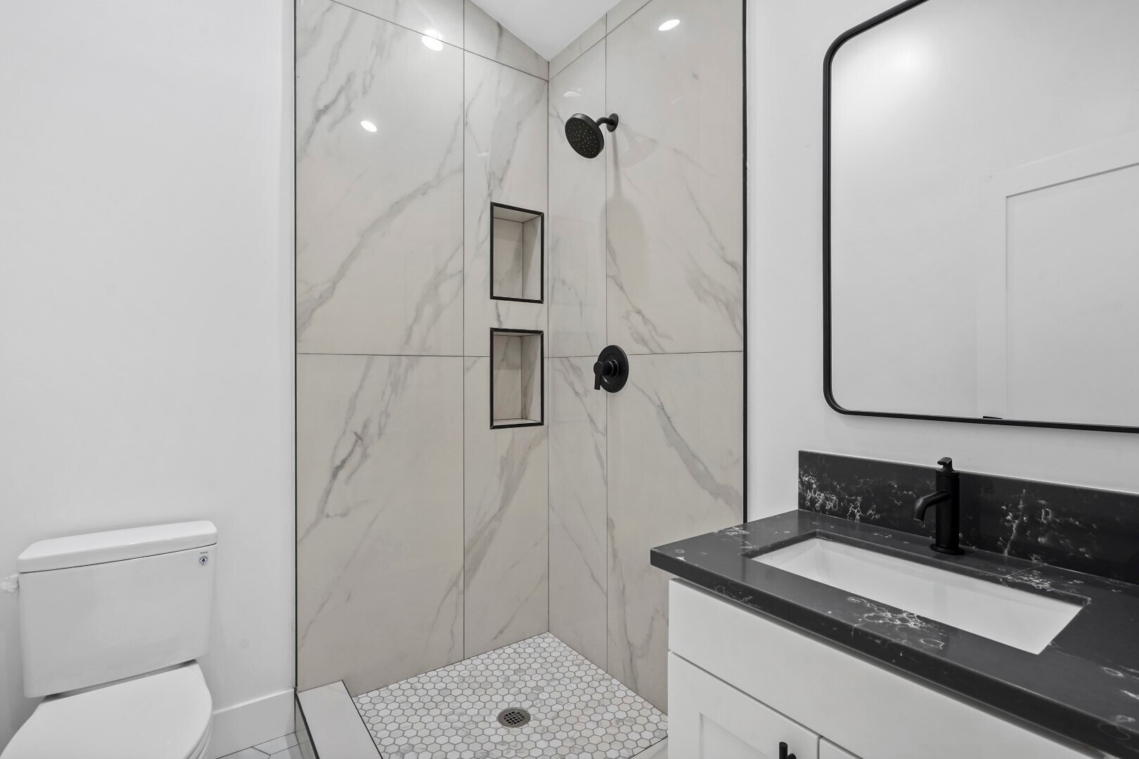 Building Photo - 7906 Oakdale Ave