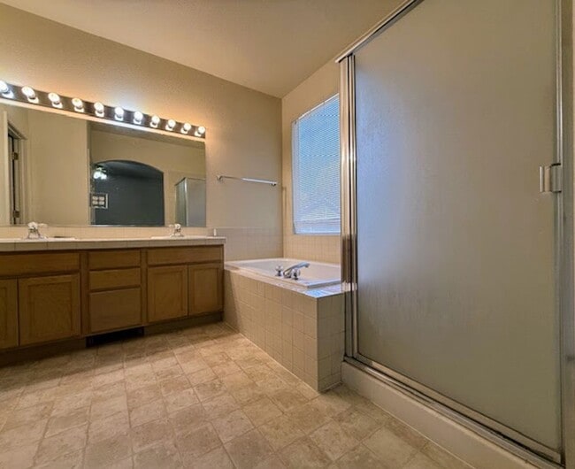 Building Photo - Beautiful Chichester Home