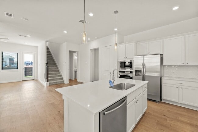 Building Photo - 3335 Verdant Ln