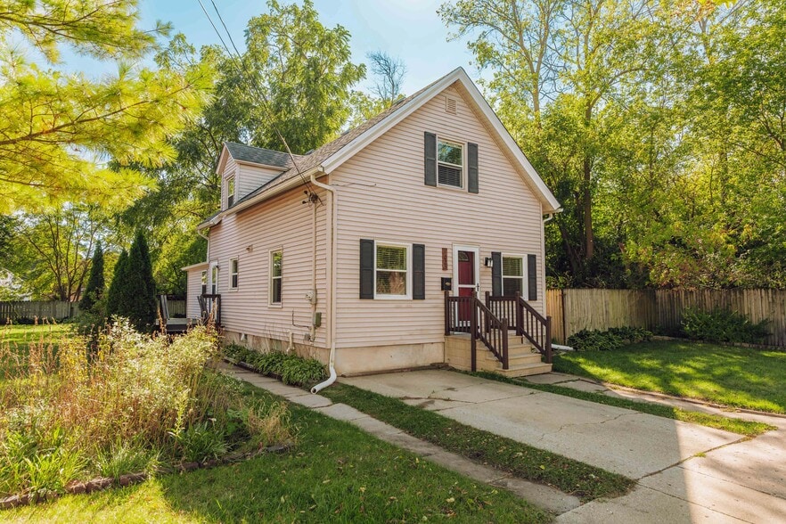 Primary Photo - 1023 43rd St