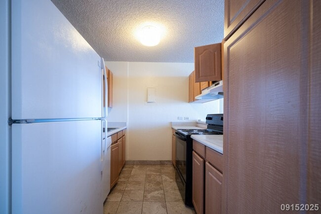 Building Photo - Remodeled 2BR/2BA/2 Covered Parking stalls...