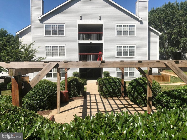 Building Photo - 9902 Boysenberry Way