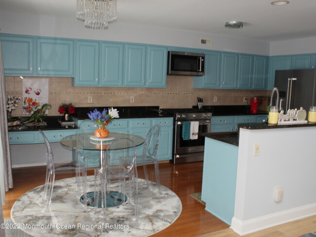 Building Photo - 5002 Trotters Way