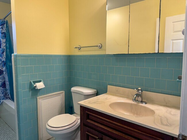 Building Photo - 904 Forestview Dr