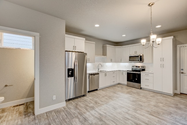 Building Photo - 829 Cherokee Dr