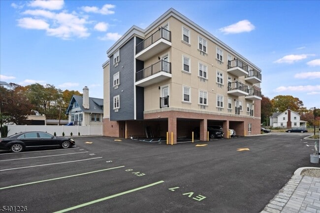 Building Photo - 224 Broad St