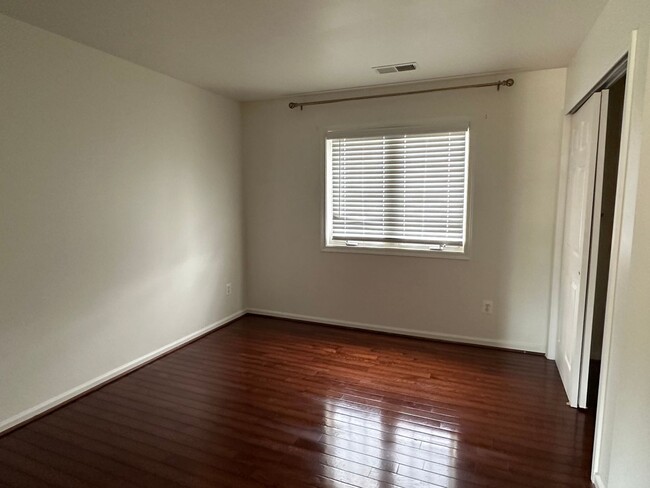 Building Photo - 110 Pangborne Ct