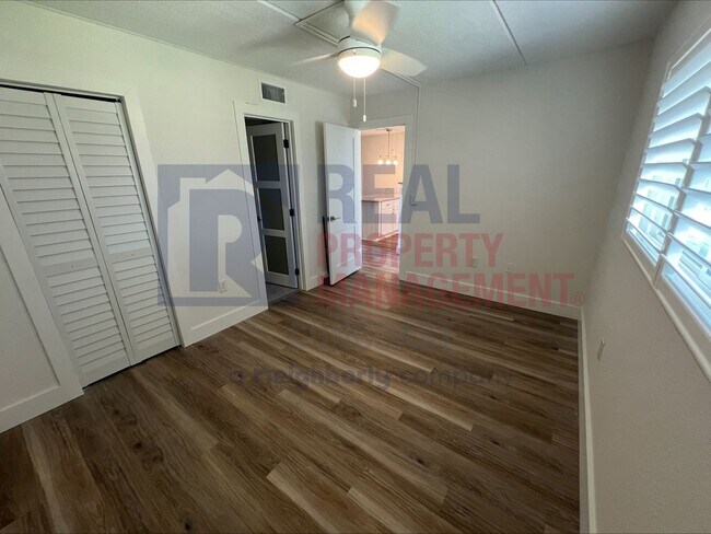 Building Photo - 649 S Tamiami Trl