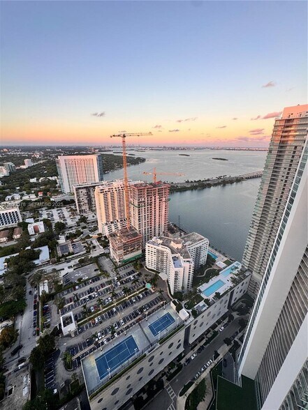 Building Photo - 501 NE 31st St