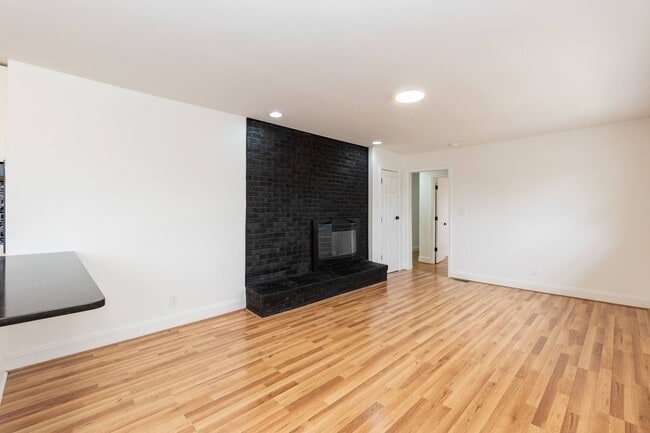 Building Photo - Huge Four Bedroom Home!