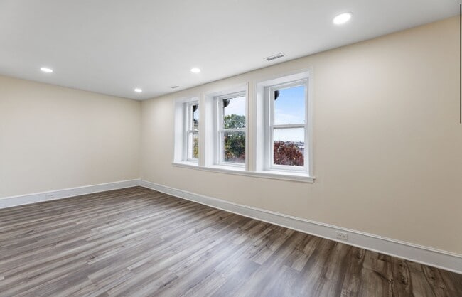 Building Photo - 1916 Eutaw Pl