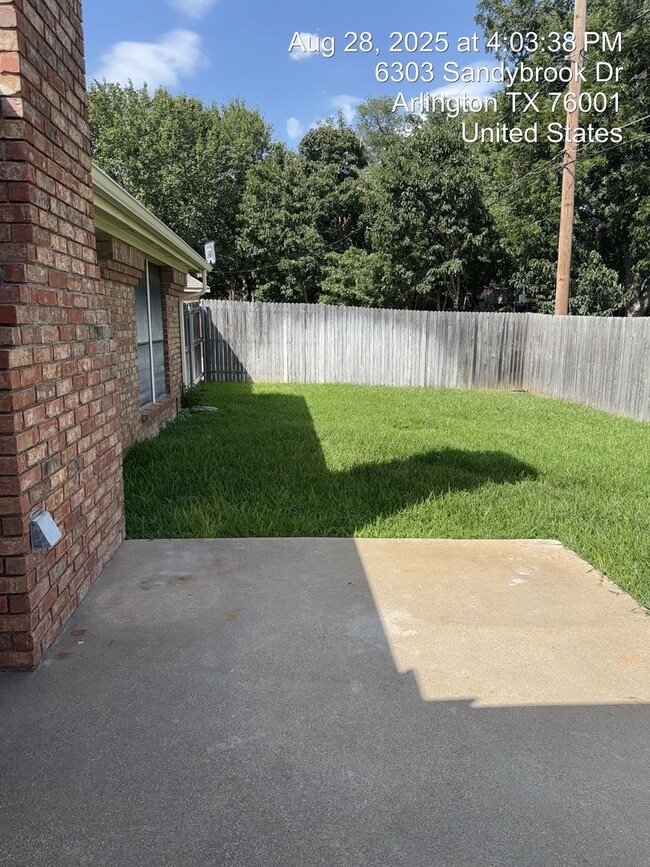 Building Photo - 6303 Sandybrook Dr