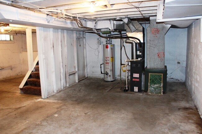 Building Photo - NEXT TO KSU!!!