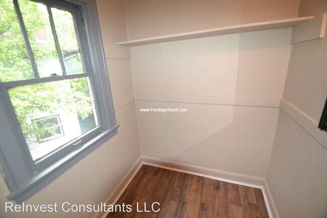 Building Photo - 3 br, 1 bath House - 4300 W Eighth St