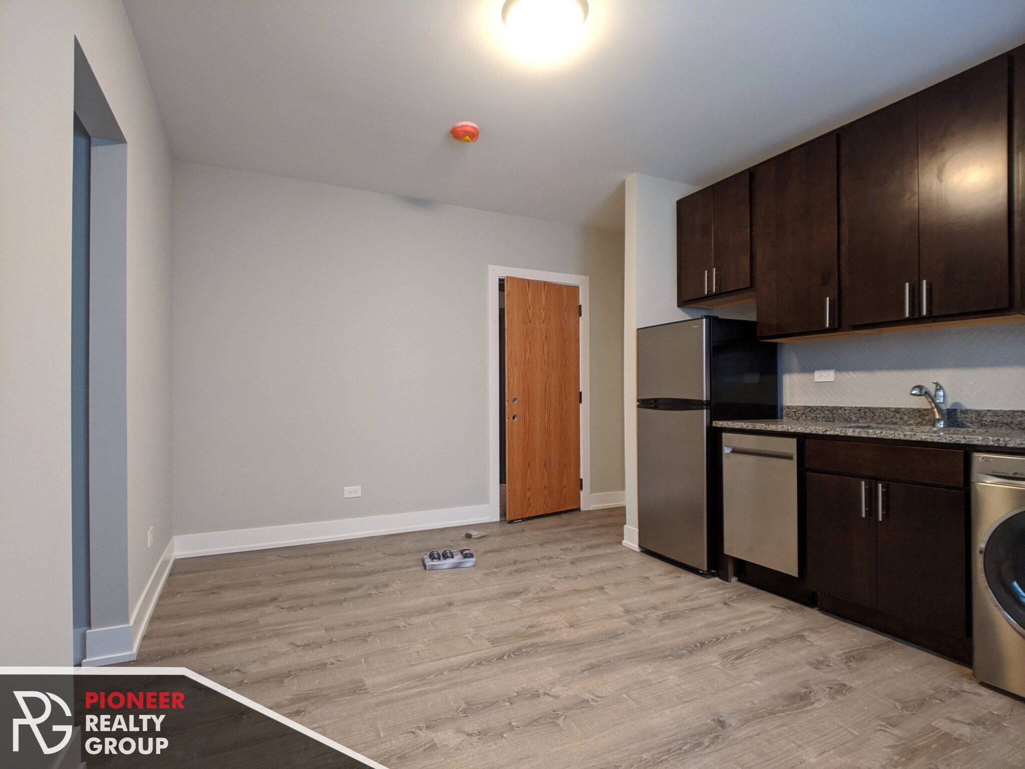 Building Photo - 437 W Belden