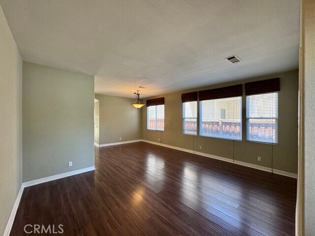 Building Photo - 30997 Oakhill Dr