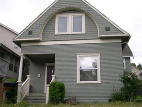 Building Photo - Charming 4 Bedroom + Bonus - 1 Bath Unit in University District