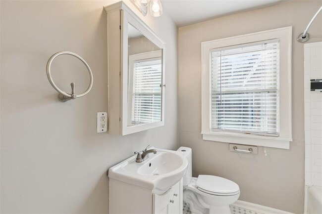 Building Photo - 1220 NW 43rd St