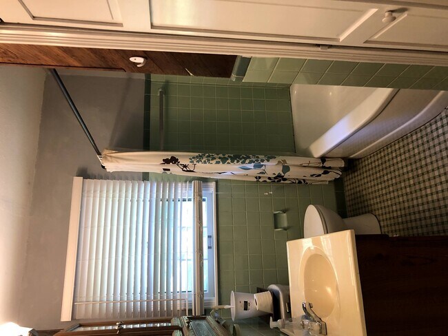 Building Photo - Branch