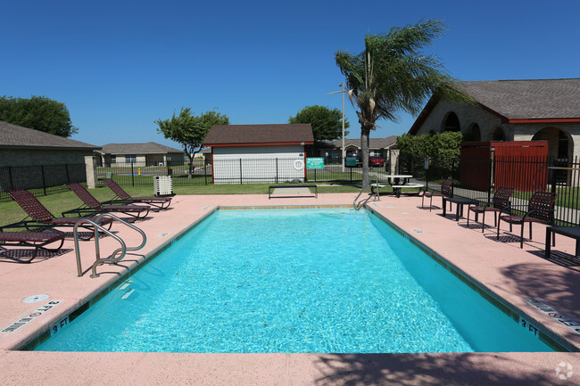 Swimming Pool - Valley View Apartments