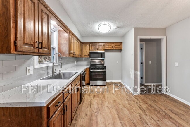 Building Photo - 1322 N Harvey Dr