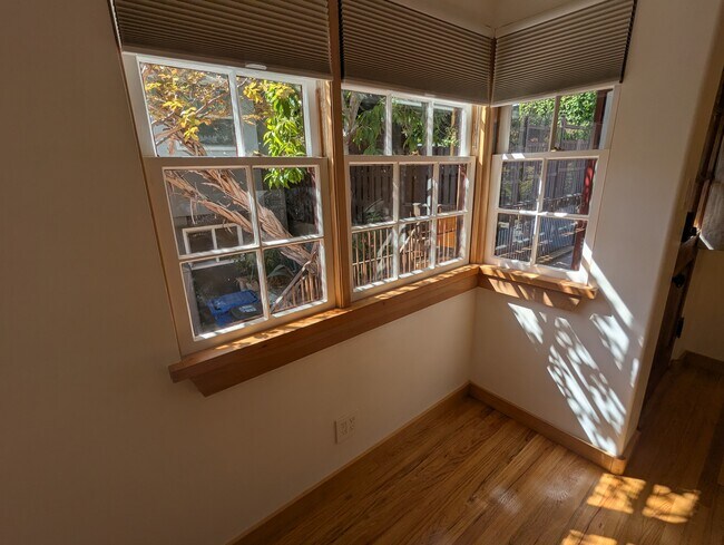 Building Photo - 1549 Baxter St