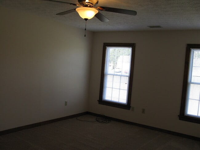 Building Photo - 7163 Plum Grove Ct