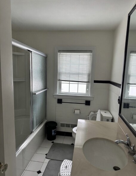 Building Photo - 1009 S Kinney Ave