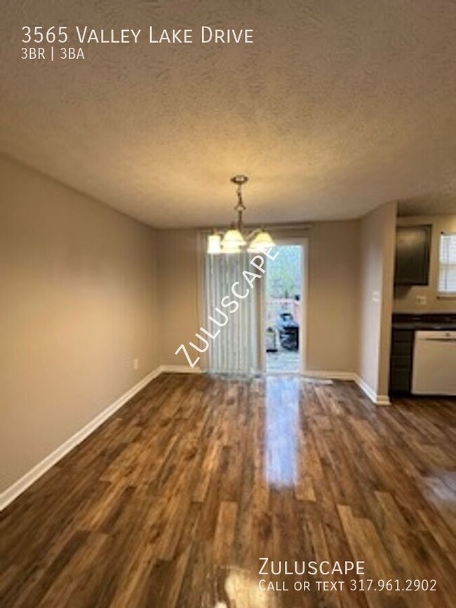 Building Photo - Spacious 3 bed, 2.5 bath home in Perry Tow...