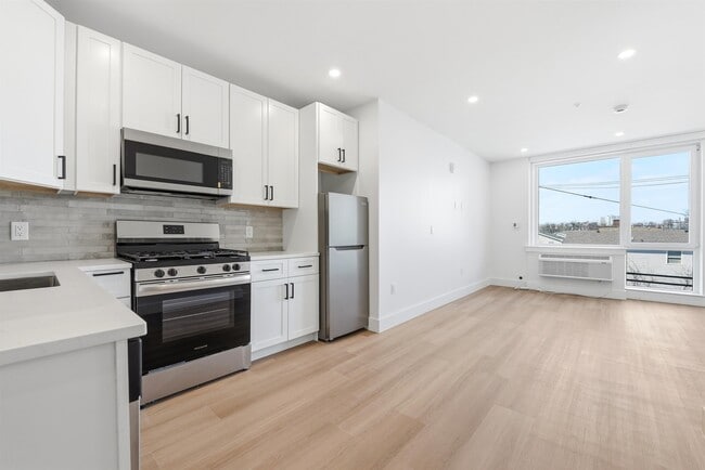 Building Photo - 337 Johnston Ave