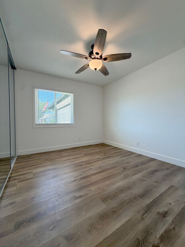 Building Photo - Experience the coastal breeze and the quiet charm of Hawaii Lane.