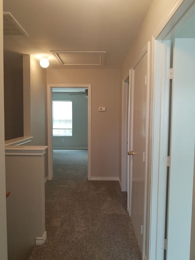 Building Photo - Garden at Summit * 3 Bedroom Townhome w/small backyard and 1-car direct access garage