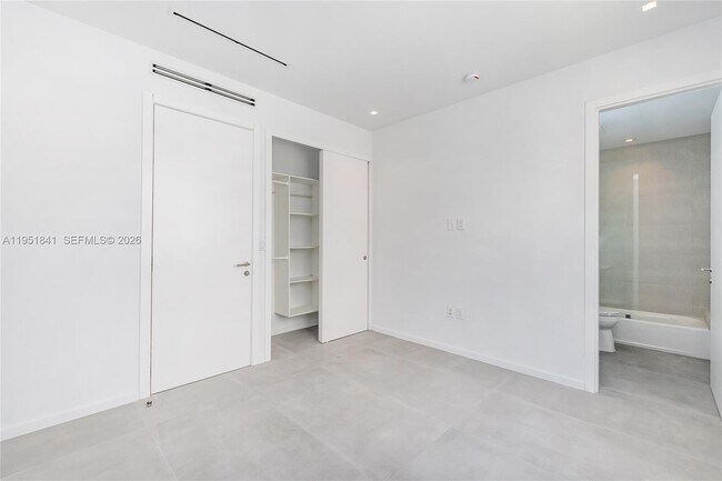 Building Photo - 3264 Bird Ave