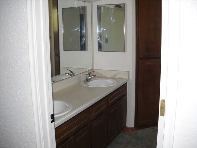 Building Photo - 2210 S Iris Dr