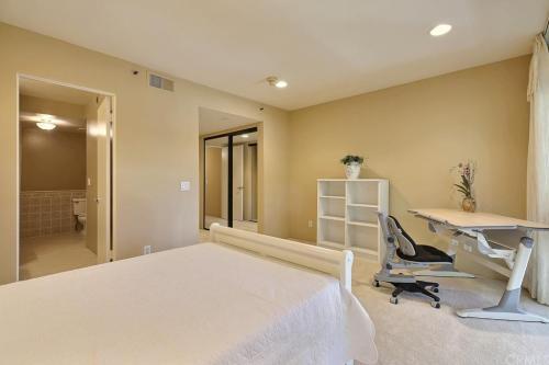master bedroom 2 - 500 E Del Mar Blvd