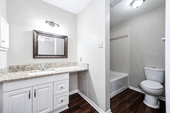 Building Photo - 1922 Arcadia Dr