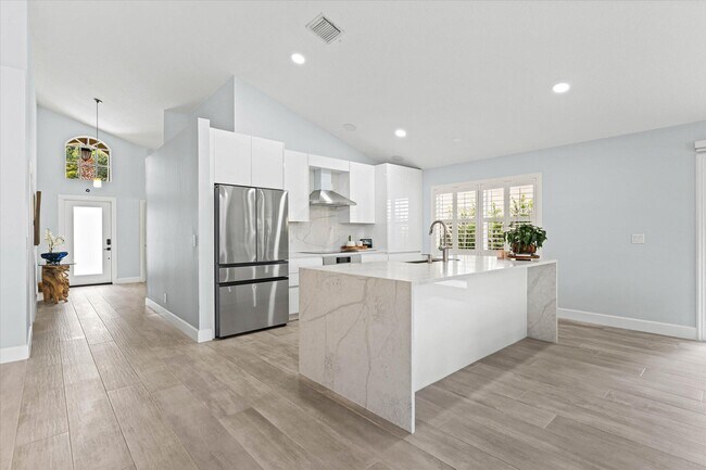 Building Photo - 10112 Aqua Vista Way