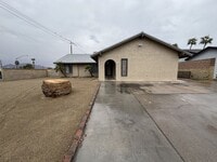 Building Photo - Newly Renovated 3bed/3Bath W/ private studio located in E. Las Vegas