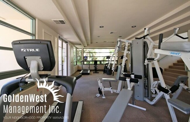 Building Photo - Elegant Dual Master 2Bdm 2.5Ba Townhome in...