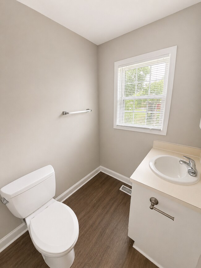 Building Photo - Three bedroom, 2.5 bath house in Graham