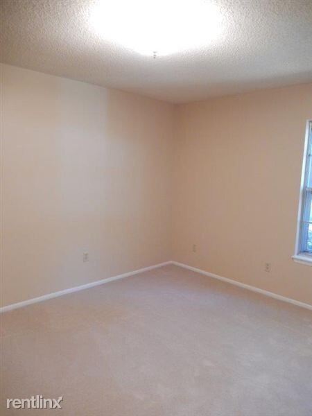 Building Photo - Available July 6: Spacious Home With Large...