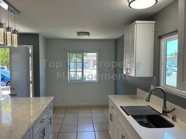 Building Photo - ***Charming 2 bed / 1 bath House in Oceans...