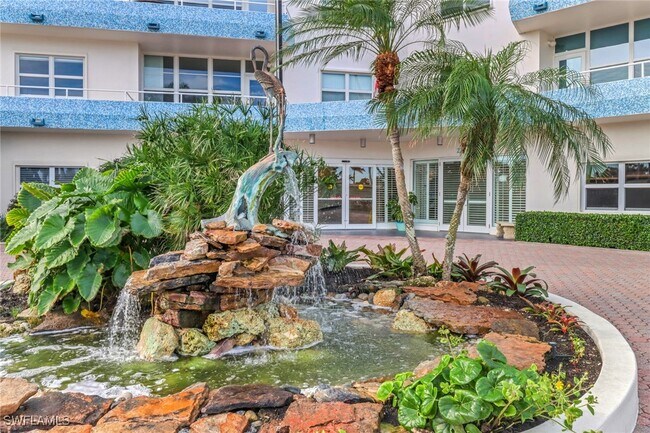 Building Photo - 220 Seaview Ct