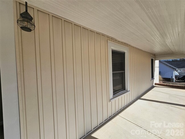 Building Photo - 208 W Main St