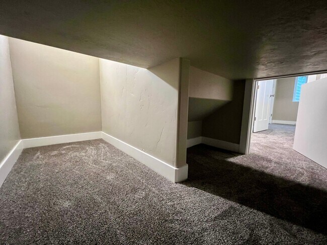 Building Photo - 893 N 1000 W