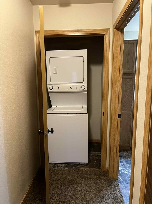 Building Photo - 1412 12th Ave SE