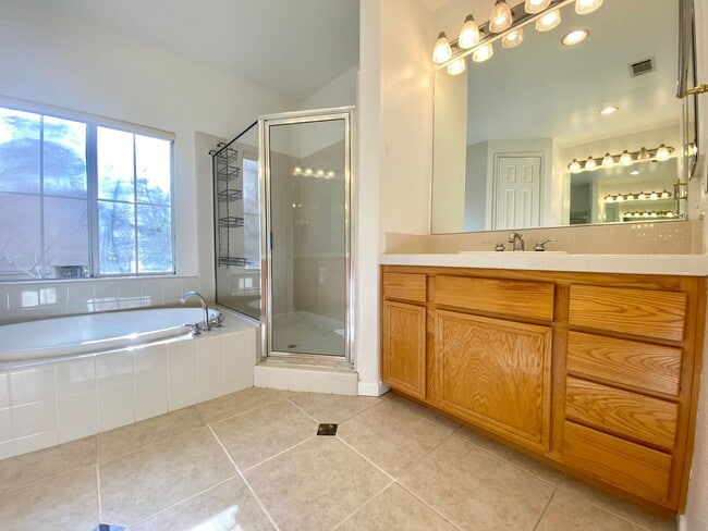 Building Photo - Spacious 4 bed 3 bath Newbury park home