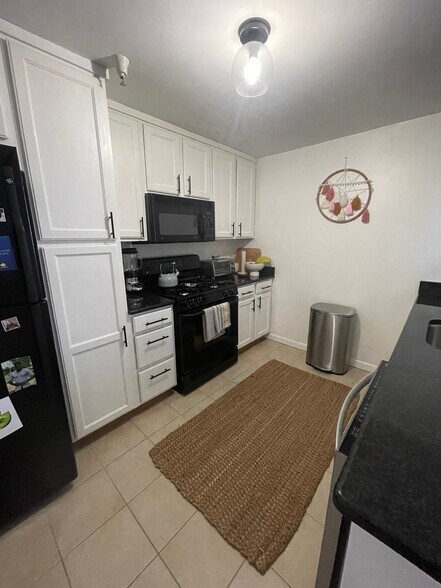 full size kitchen with quiet dishwasher installed in 2018. - 355 I St SW