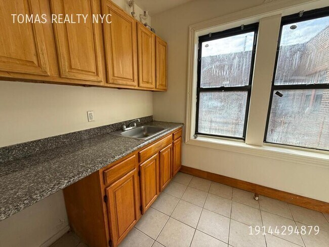 Building Photo - 710 E 235th St